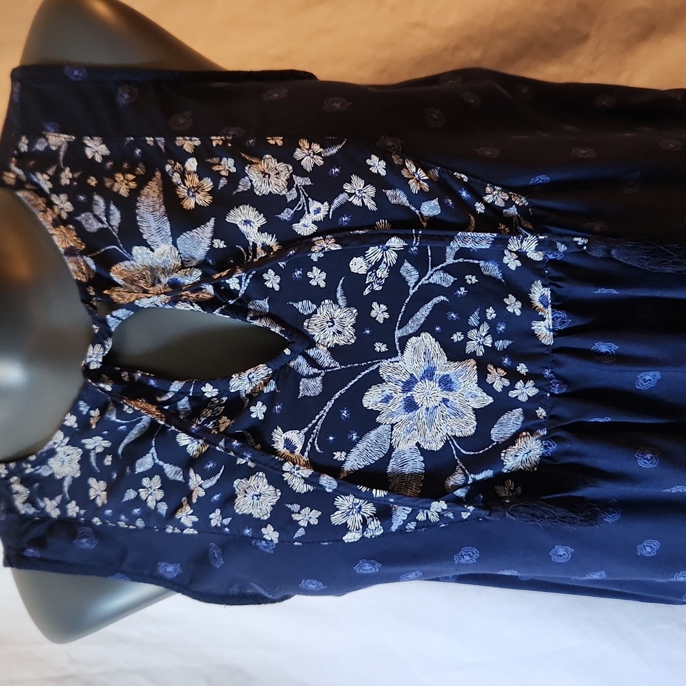 Old Navy, Floral Navy Sleeveless Top. Medium